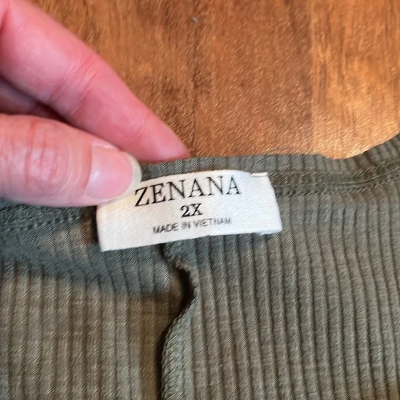 BNWOT Zenana green ribbed tank top - Picture 9 of 14